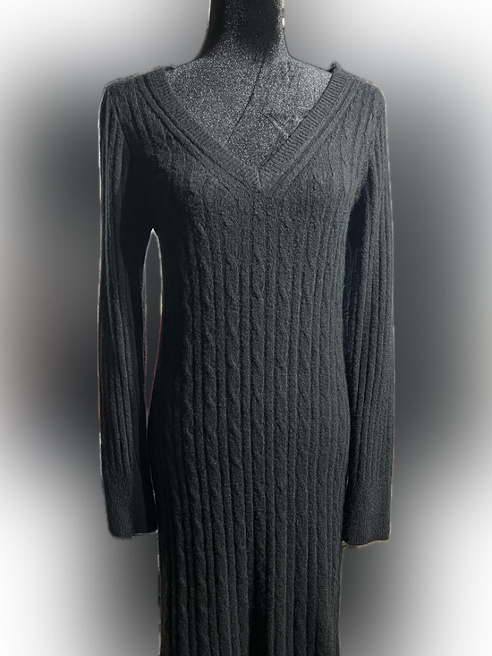 Abercrombie & Fitch Dresses & Skirts - Abercrombie & Fitch Black Cable-Knit V-Neck Long Sleeve Dress with belt